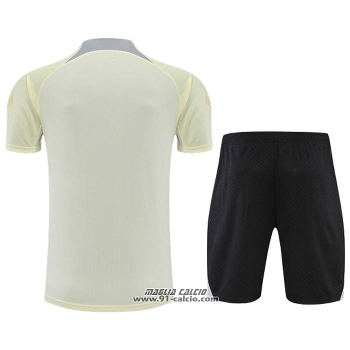 Tuta da Track
 Tottenham Hotspur Manica Corta
 2022-2023 Beige - Pantaloncini
